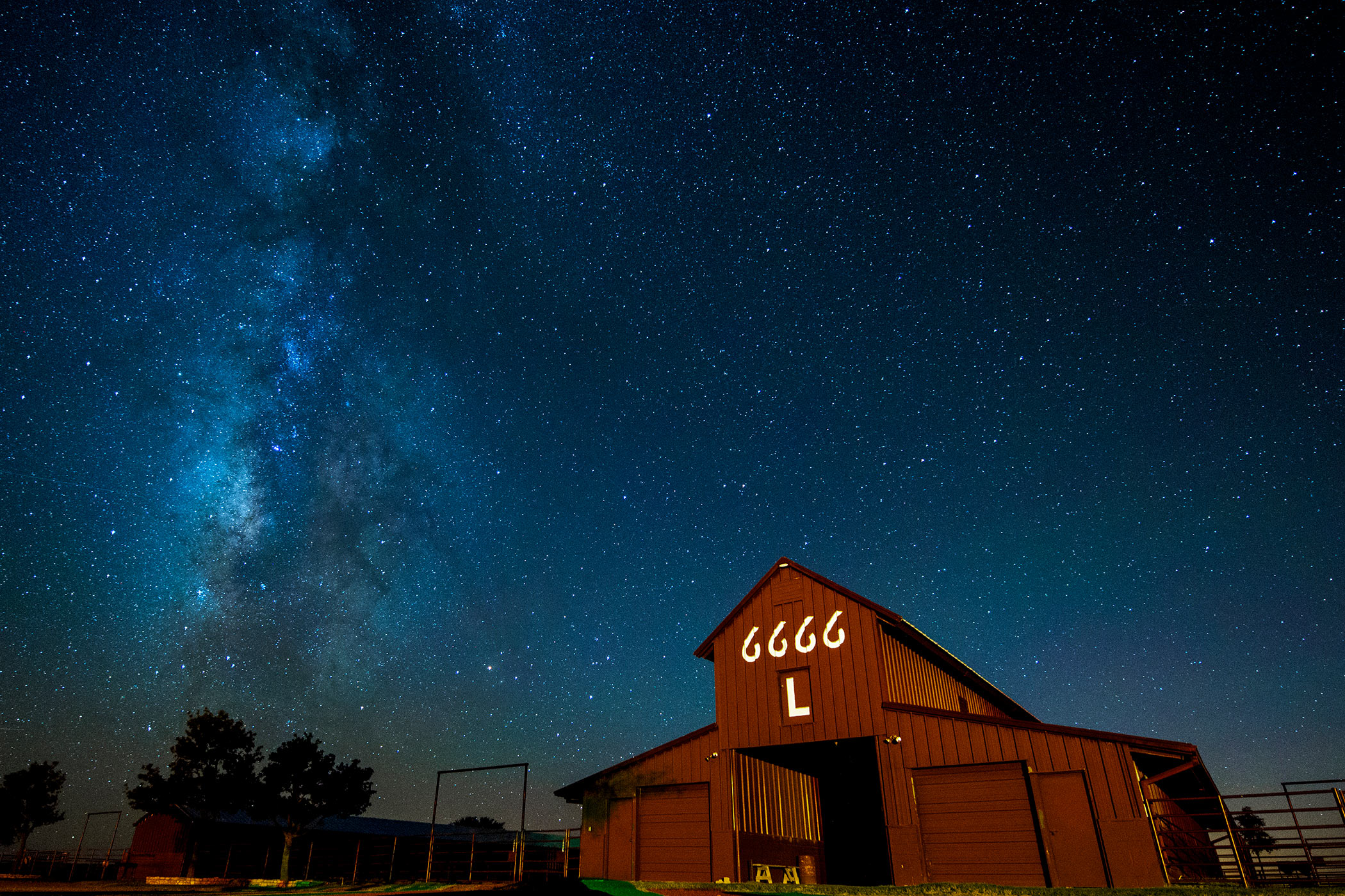 home-staging_01 6666 Ranch Night